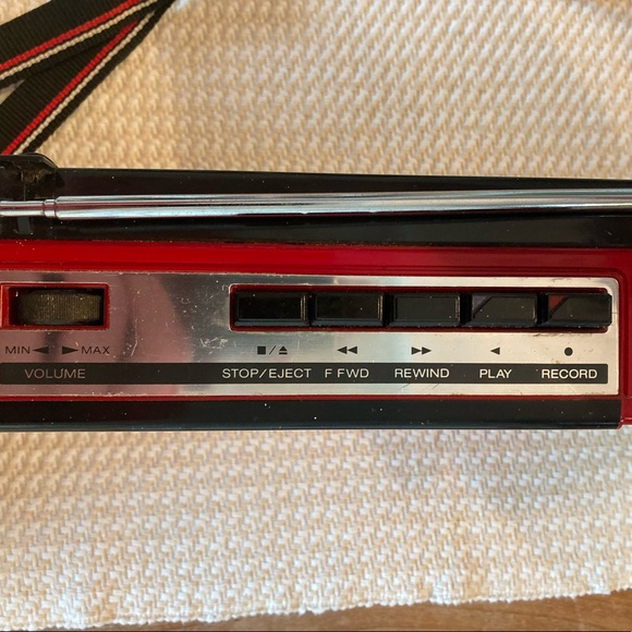 Vintage Mid-1980s Sharp Red Boombox Model Qt15R - AM/FM Cassette Player - Picture 6 of 14